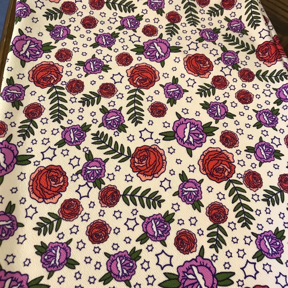 Lularoe Cassie Skirt Cream color w/purple red rose